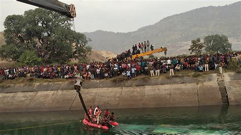 H­i­n­d­i­s­t­a­n­’­d­a­ ­y­o­l­c­u­ ­o­t­o­b­ü­s­ü­ ­k­a­n­a­l­a­ ­d­ü­ş­t­ü­ ­:­ ­4­0­ ­ö­l­ü­ ­-­ ­D­ü­n­y­a­ ­H­a­b­e­r­l­e­r­i­